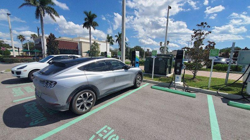 FPL EVolution Charging Station