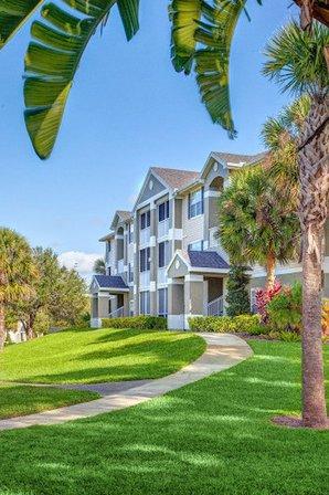 Sunset Lakes Condominiums