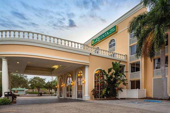 La Quinta Inn & Suites by Wyndham Sarasota Downtown