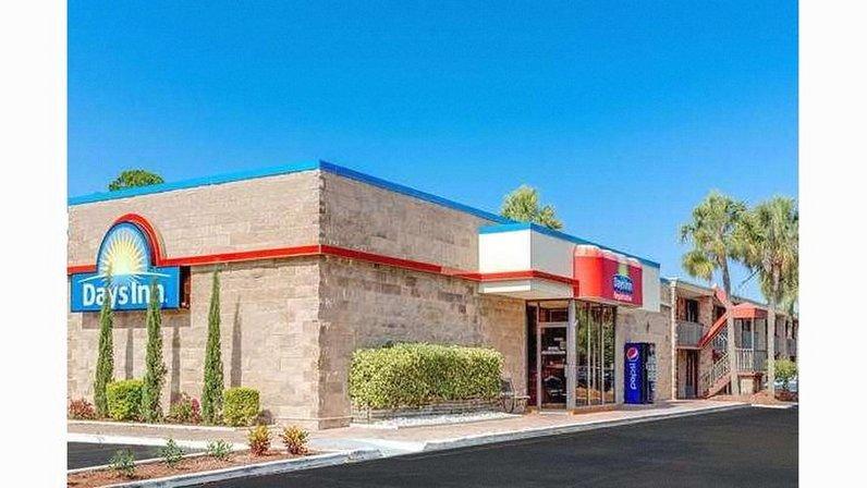 Days Inn by Wyndham Bradenton - Near the Gulf