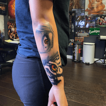 Smokin' Monkeys Tattoo lounge