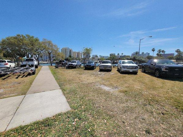 1059 N Tamiami Trail Parking