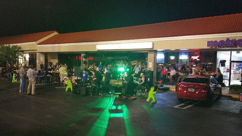 Somewhere Sports Bar & Grill