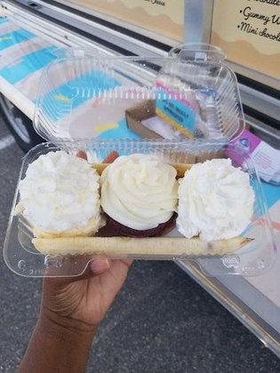Fancy Cakes Boutique on Wheels