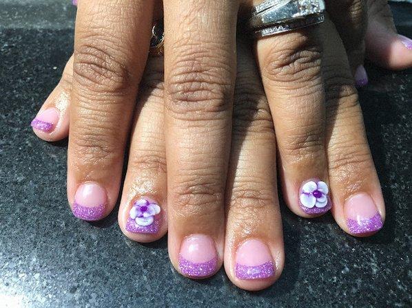 V Attractive Nails & Spa