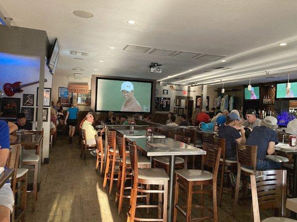 Mad Moe's Sports Pub & Grill
