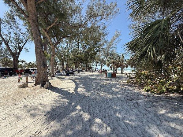 Anna María island parking