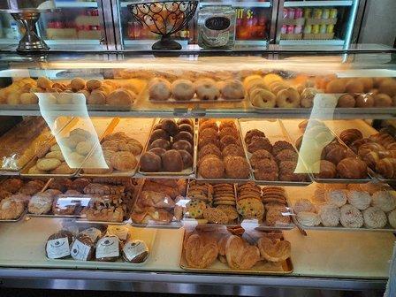 Café Colombia Restaurant & Bakery