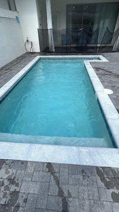 CLEANING POOL FLORIDA | JOLLY FAMILY