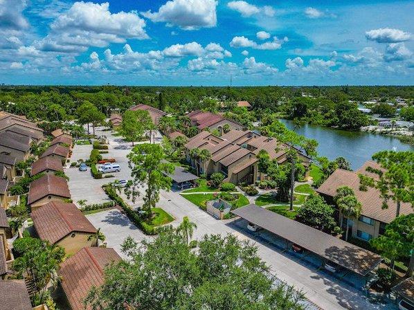 Ashton Lakes Community