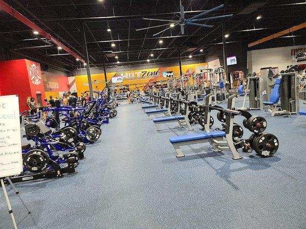 Crunch Fitness - Trinity