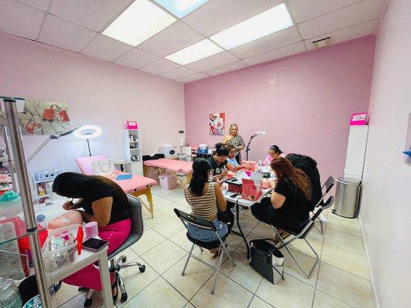 Royal Beauty Studio 2852
