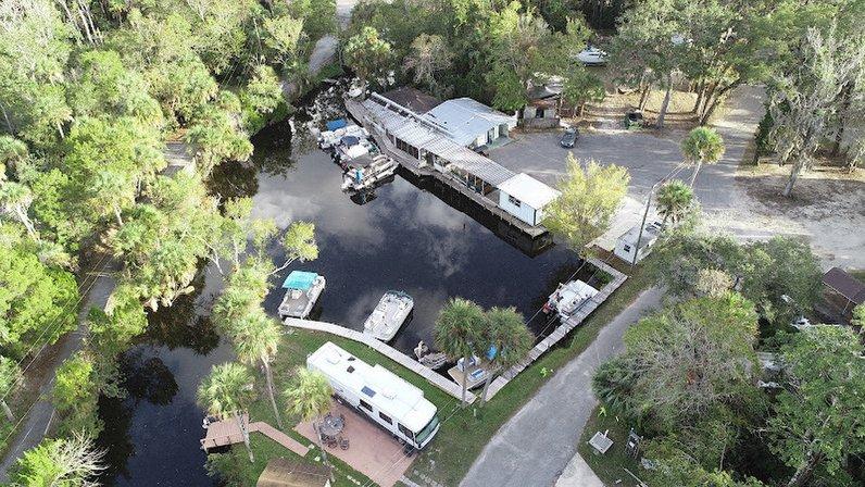 Manatee Campground Marina Pub