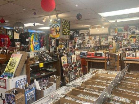 Vinyl Vibes CD SHOP