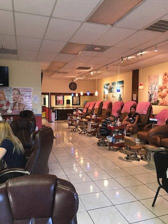 Luxury Nails & Spa
