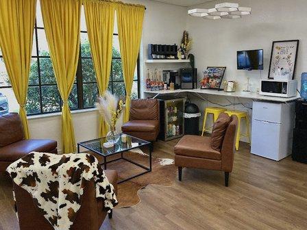 The Honey House - Nail and Lash Studio