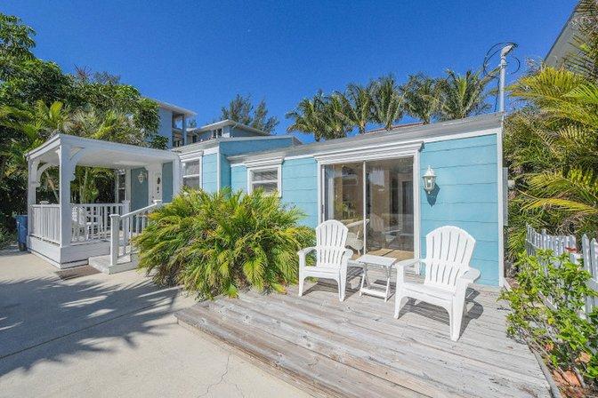 Lazy Palm Cottage