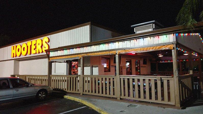 Hooters