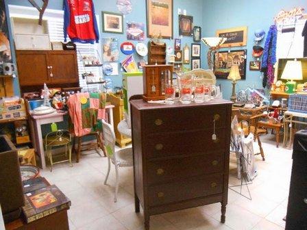 Antiques & Uniques in Ozona