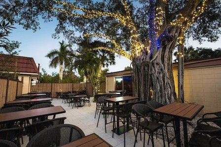 Bahi Hut Tiki Cocktail Lounge