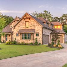 Louise Buys Houses