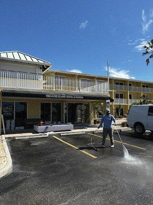 RL SOLUTIONS FL WINDOW CLEANING