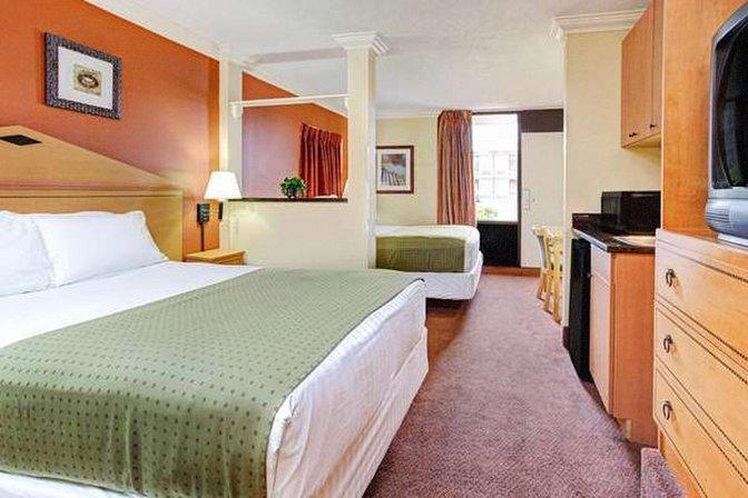 Days Inn by Wyndham Kissimmee West