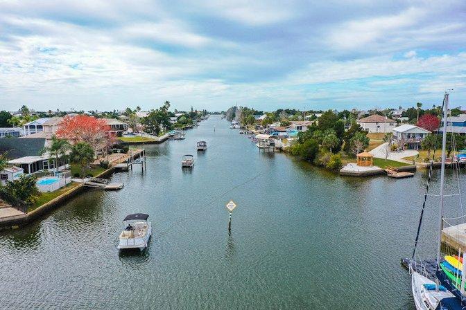 The Captain's Boat Rental