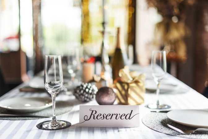 Reservation or Walk-In? How to Avoid Waiting for a Restaurant Table
