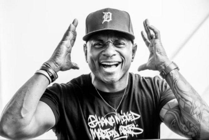 Tony Roberts at Funny Bone Comedy Club